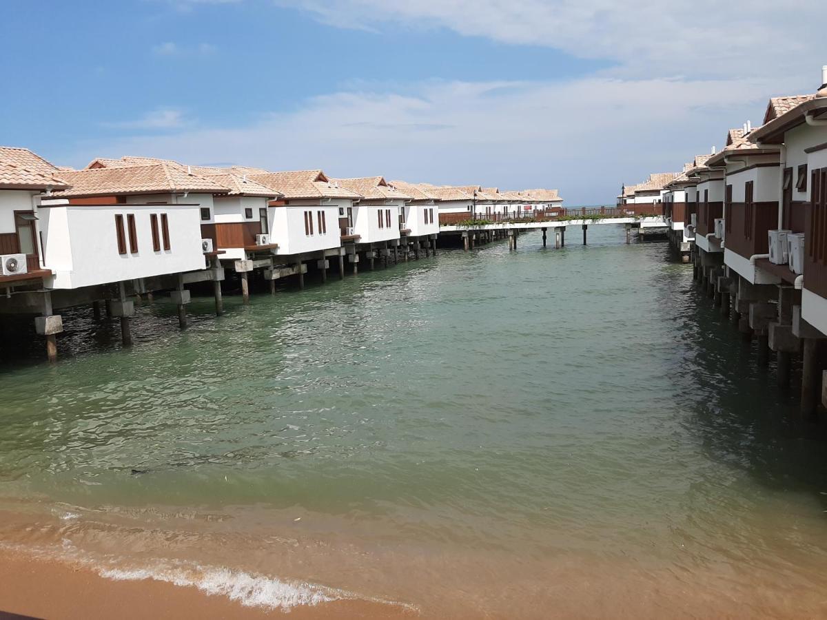 Wonderland Private Pool Villas At Port Dickson Exteriör bild