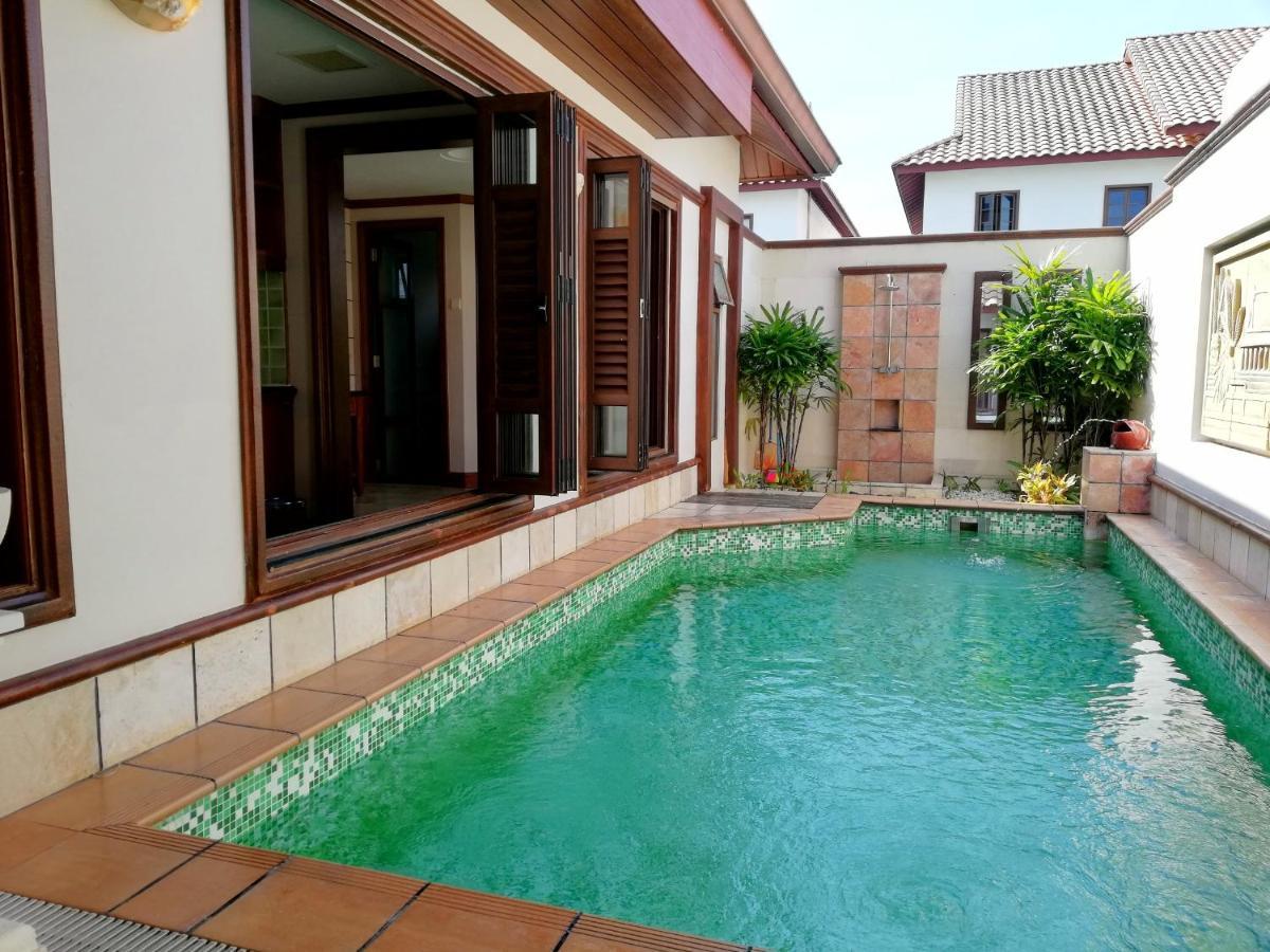 Wonderland Private Pool Villas At Port Dickson Exteriör bild
